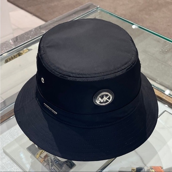 SOLD NWT Michael Kors Bucket Hat - Picture 1 of 11